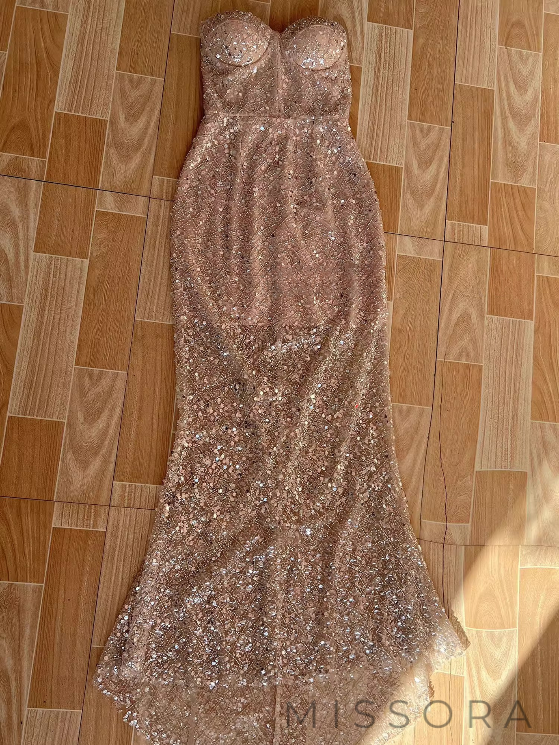 Wesley Payetli Straplez Balık Elbise