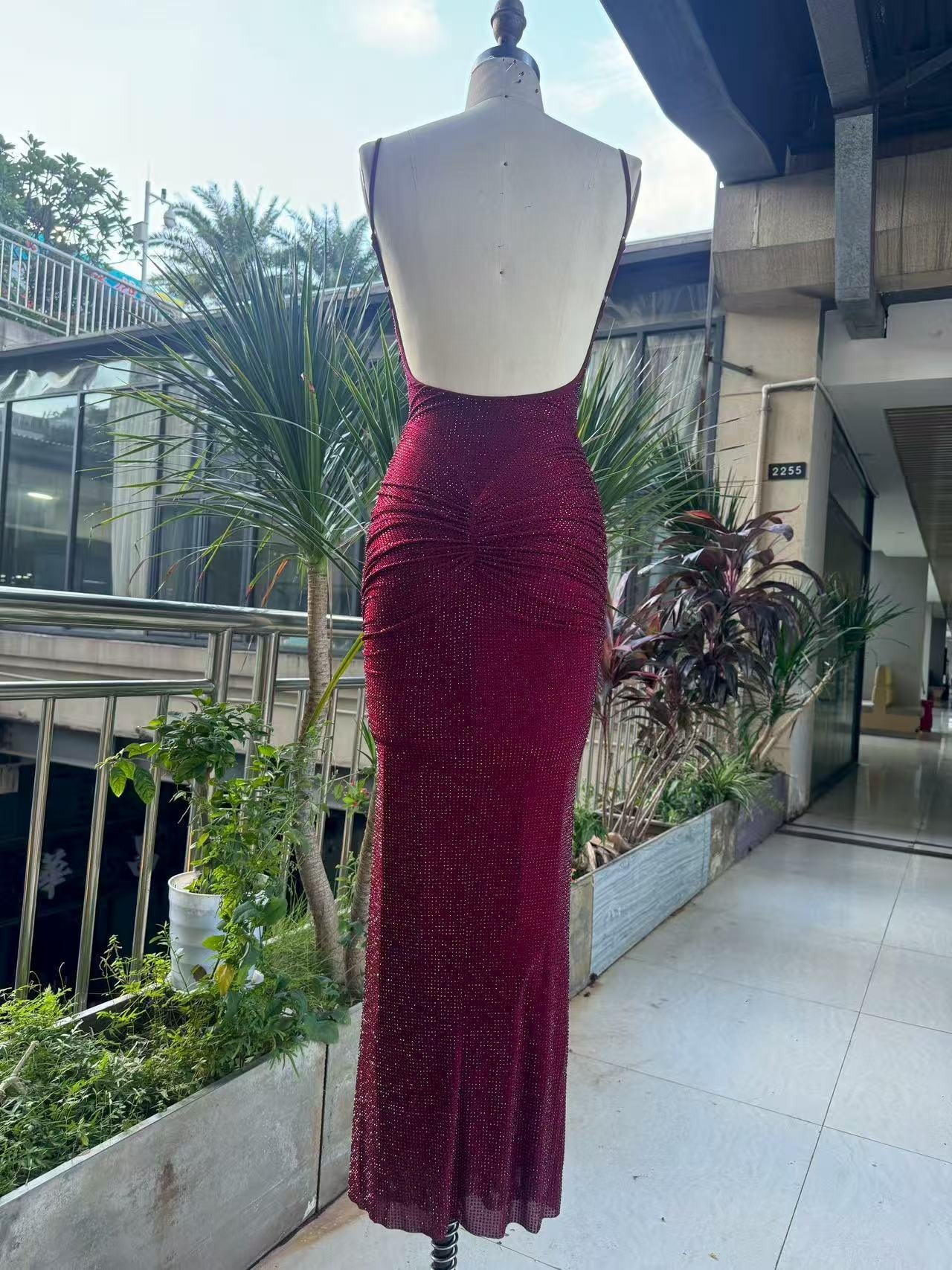 Asiya Işıltılı Sırtı Açık Maksi Elbise