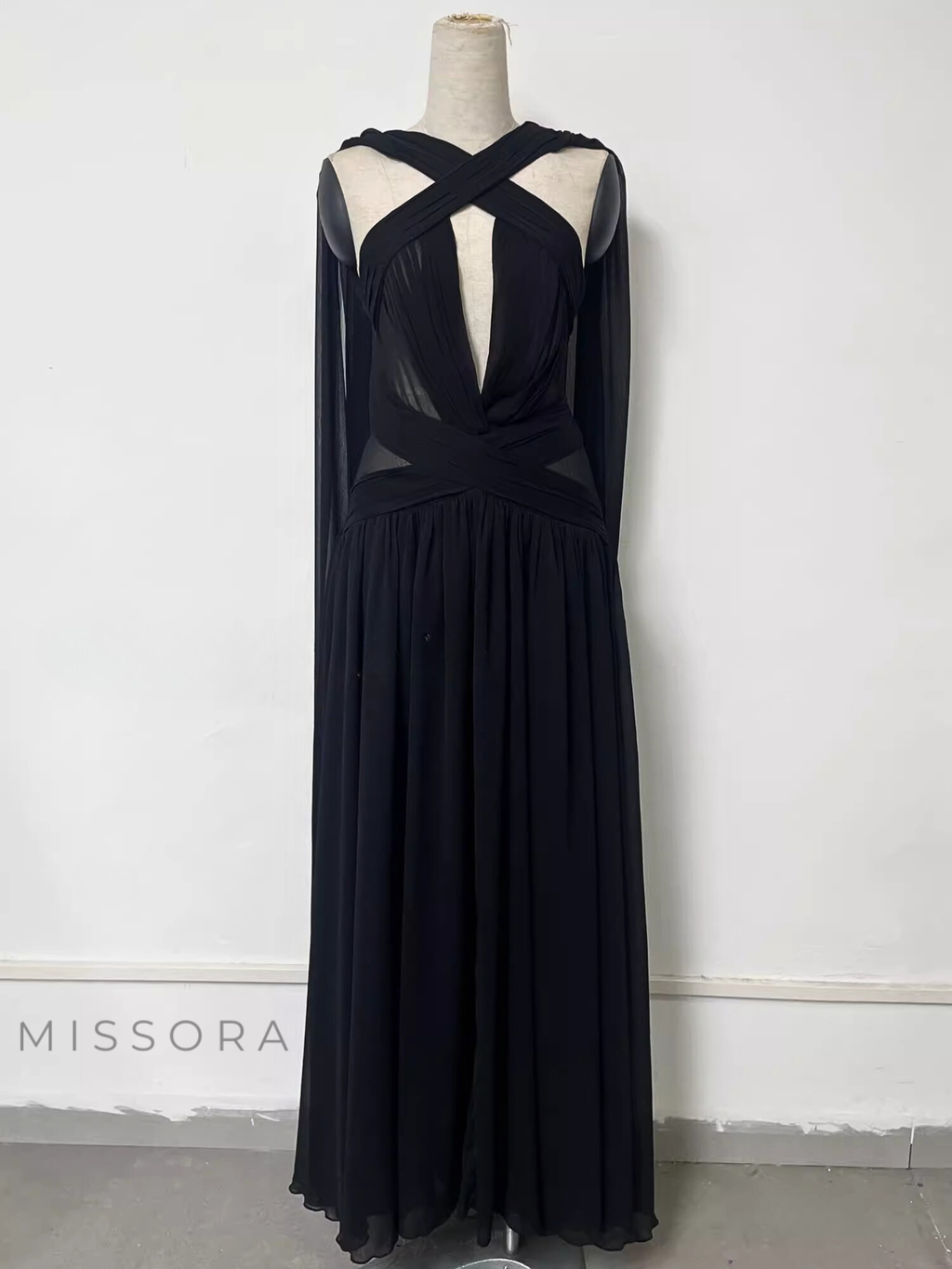 Jaela Siyah Sırt Dekolteli Elbise