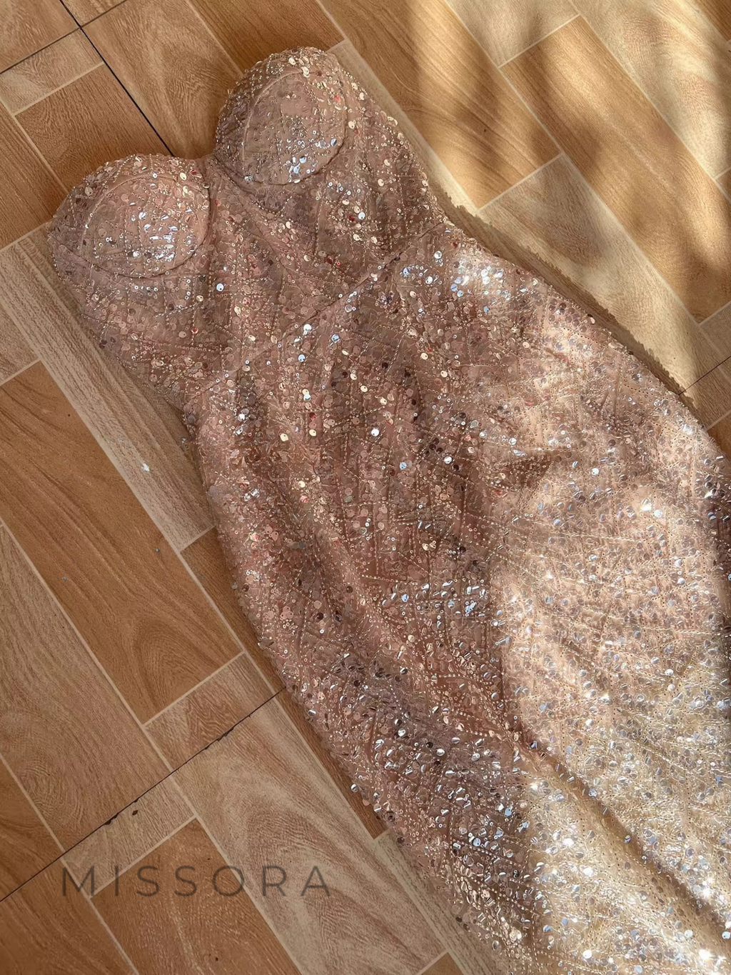 Wesley Payetli Straplez Balık Elbise