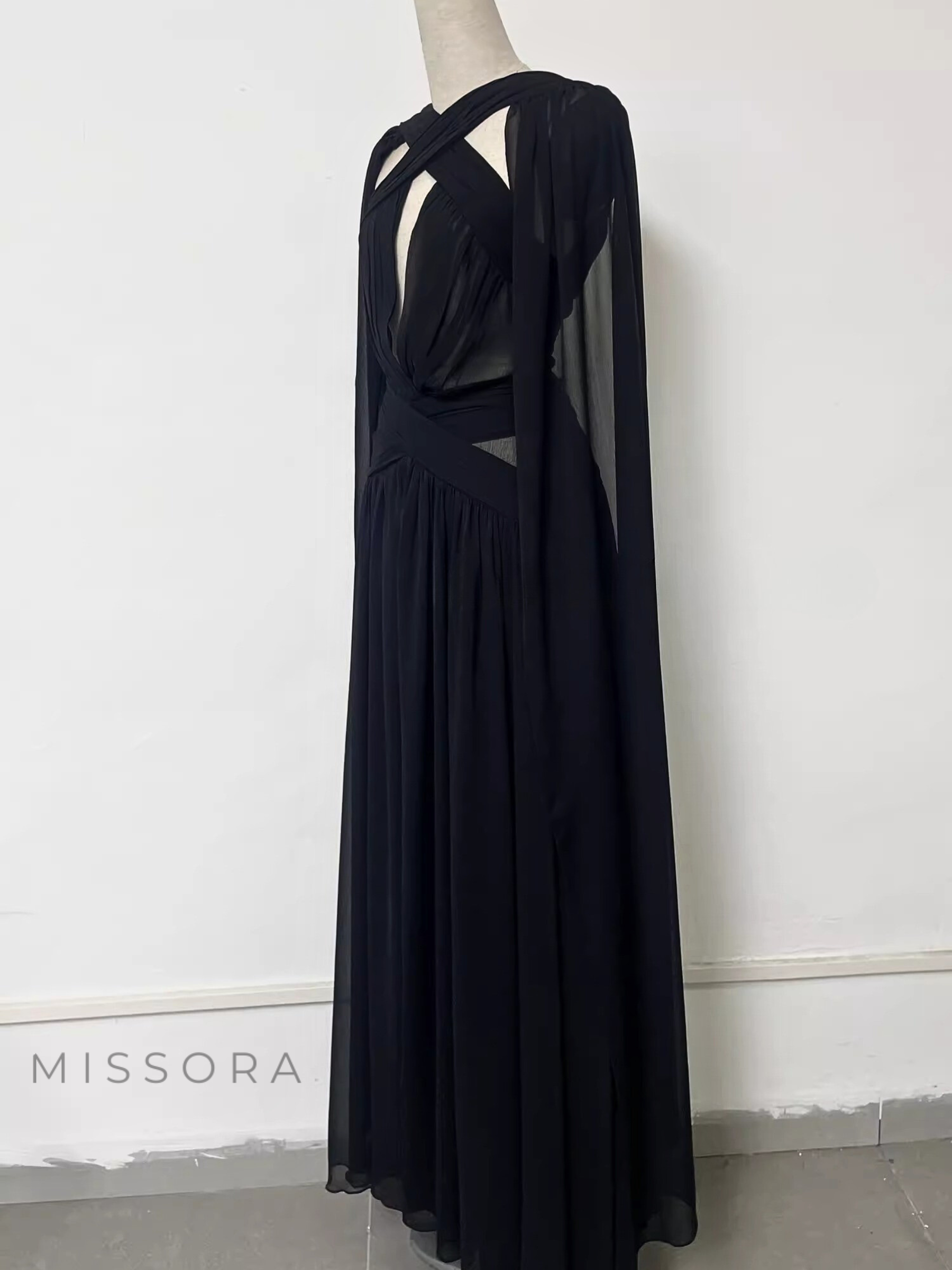 Jaela Siyah Sırt Dekolteli Elbise