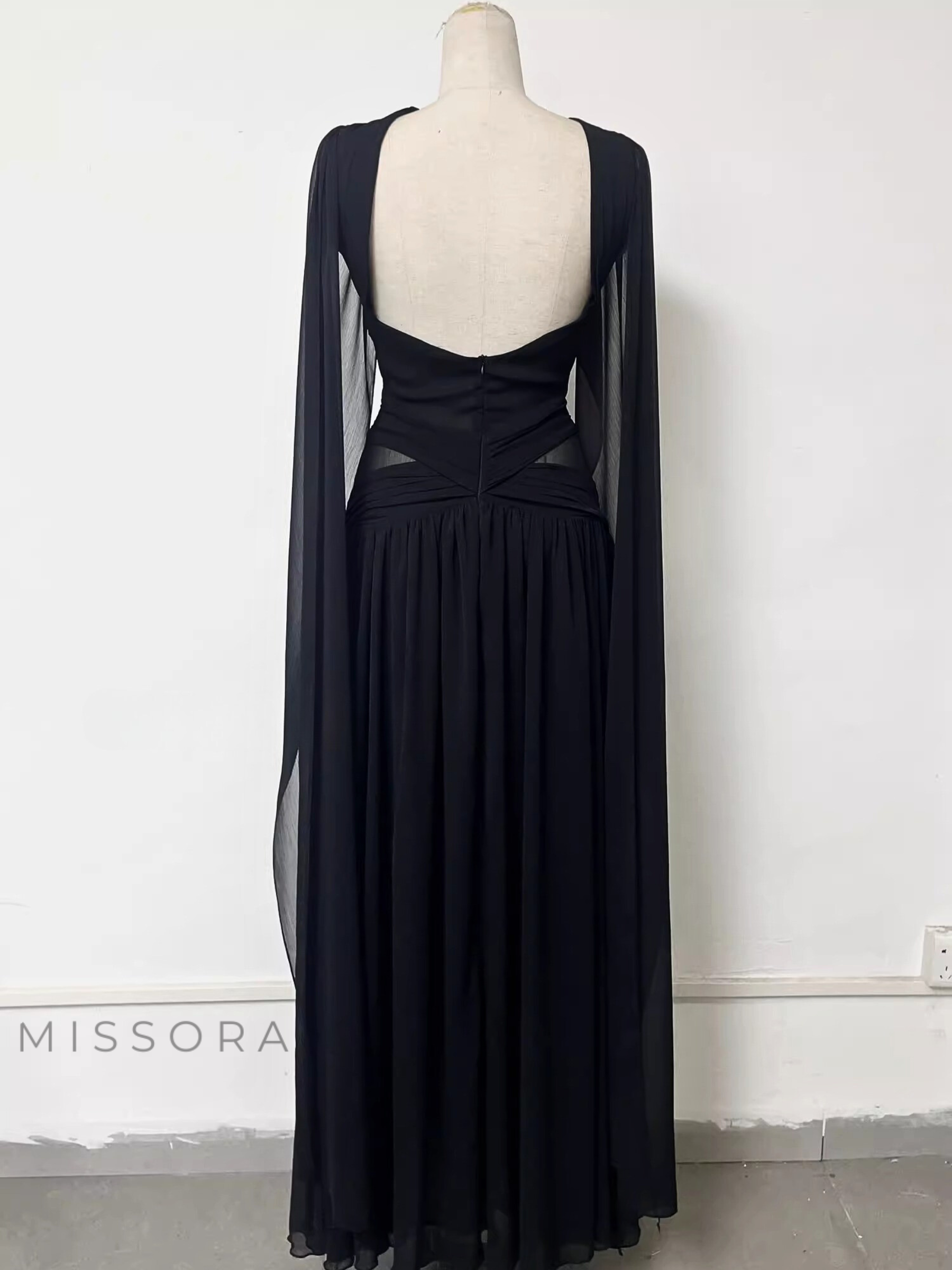 Jaela Siyah Sırt Dekolteli Elbise