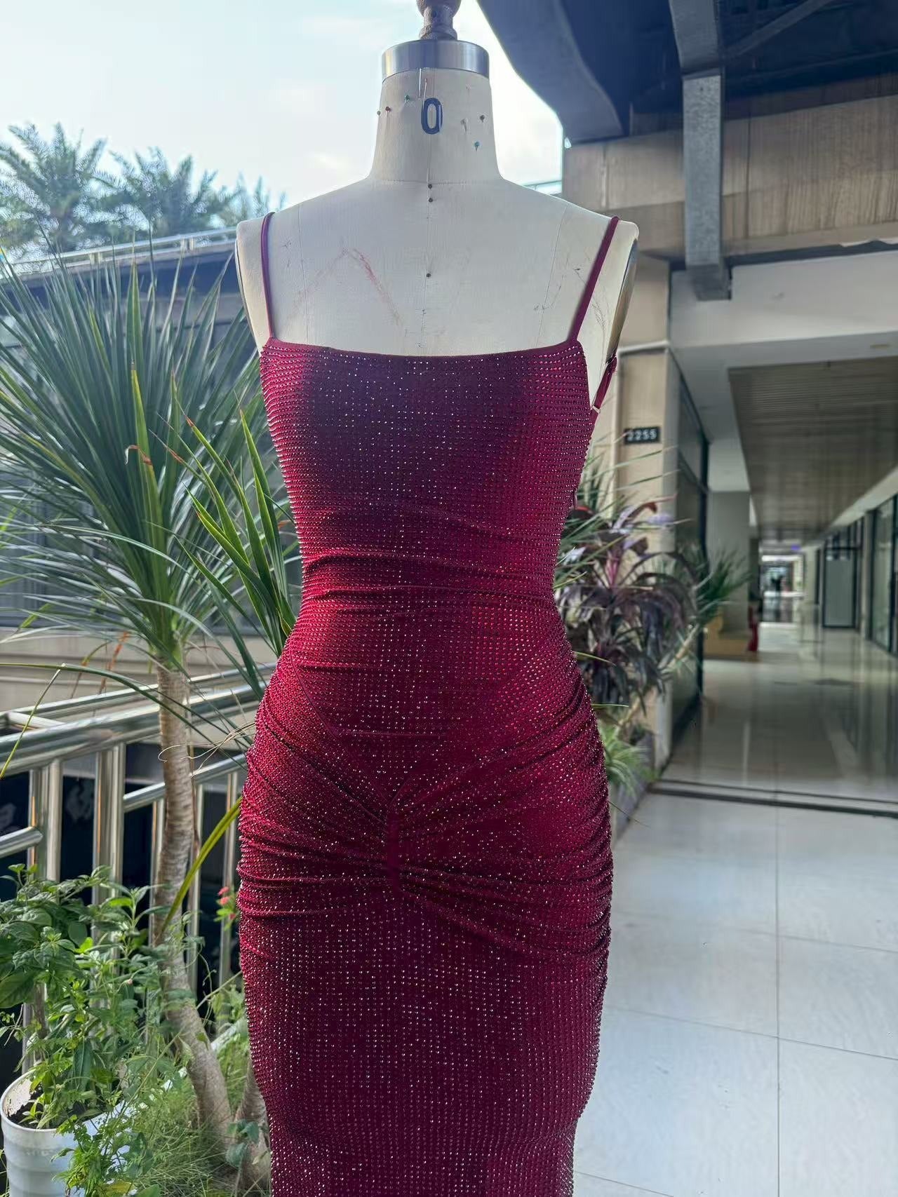 Asiya Işıltılı Sırtı Açık Maksi Elbise