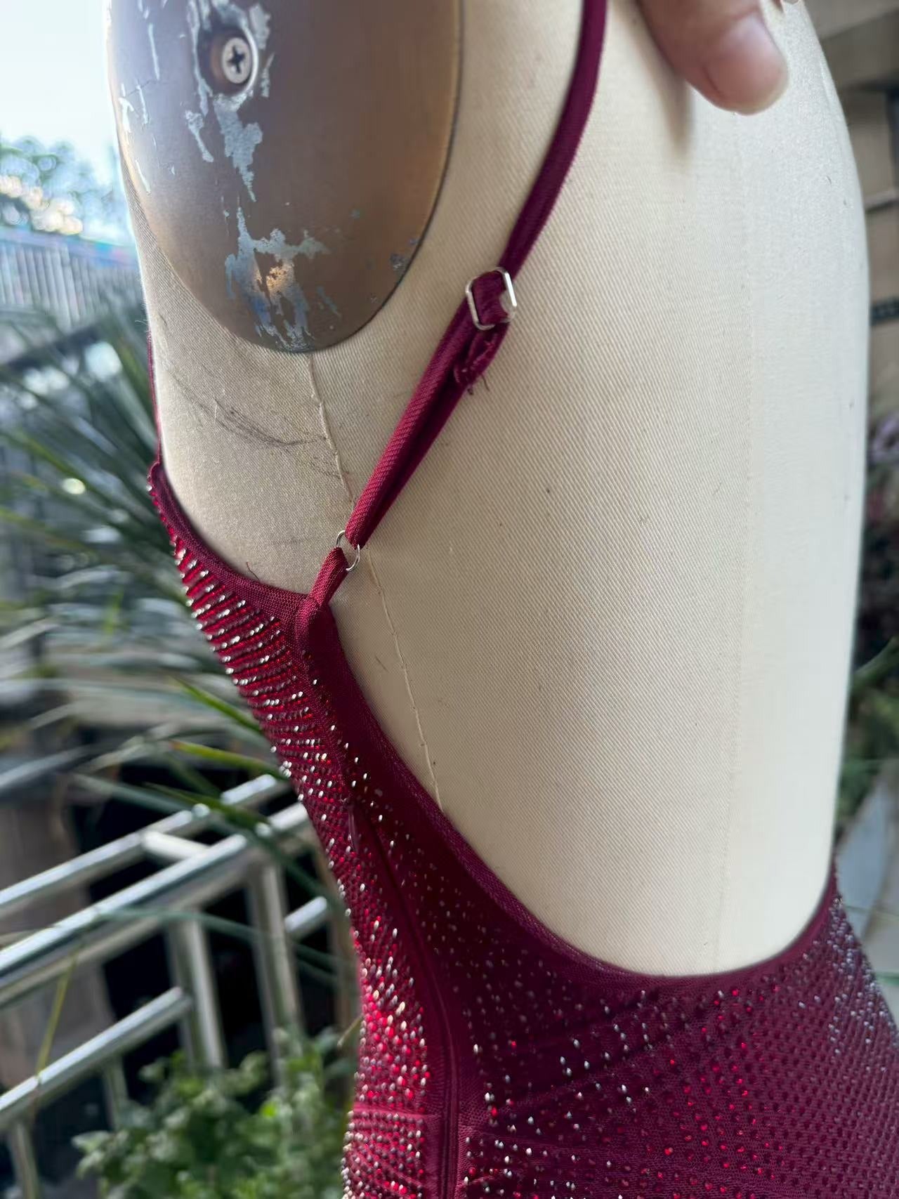 Asiya Işıltılı Sırtı Açık Maksi Elbise