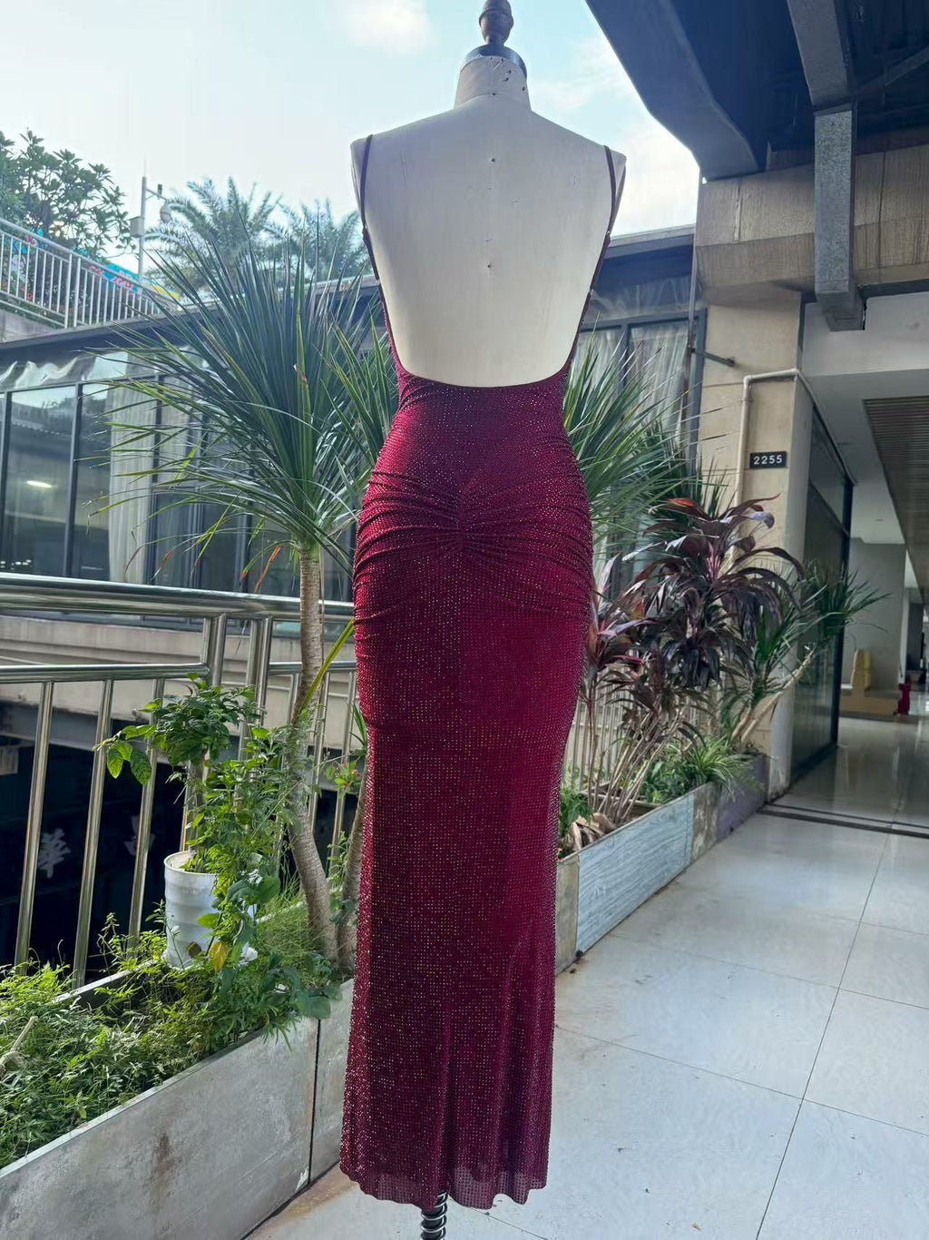 Asiya Işıltılı Sırtı Açık Maksi Elbise