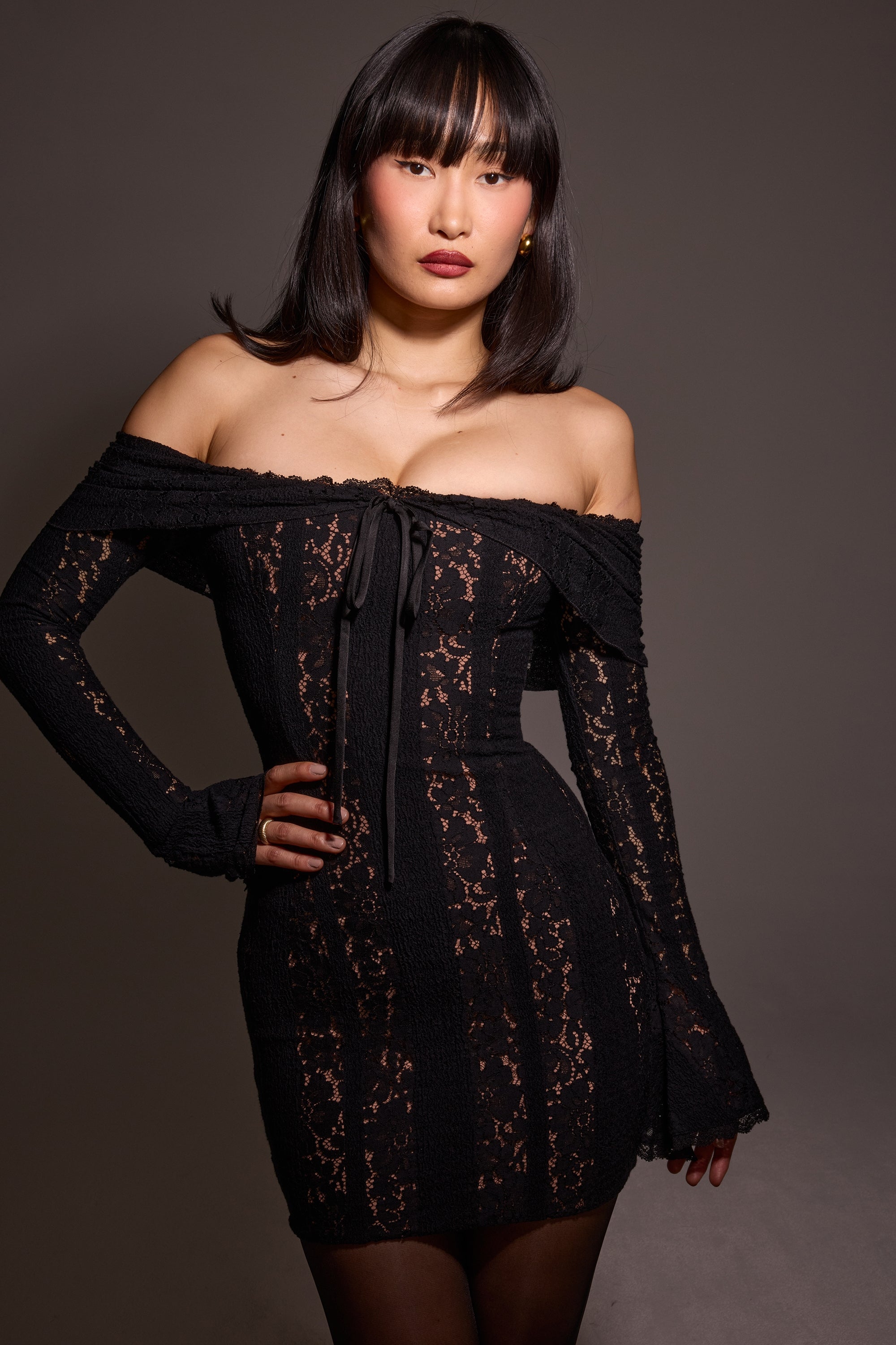 Kaidence Dantelli Düşük Omuz Mini Elbise