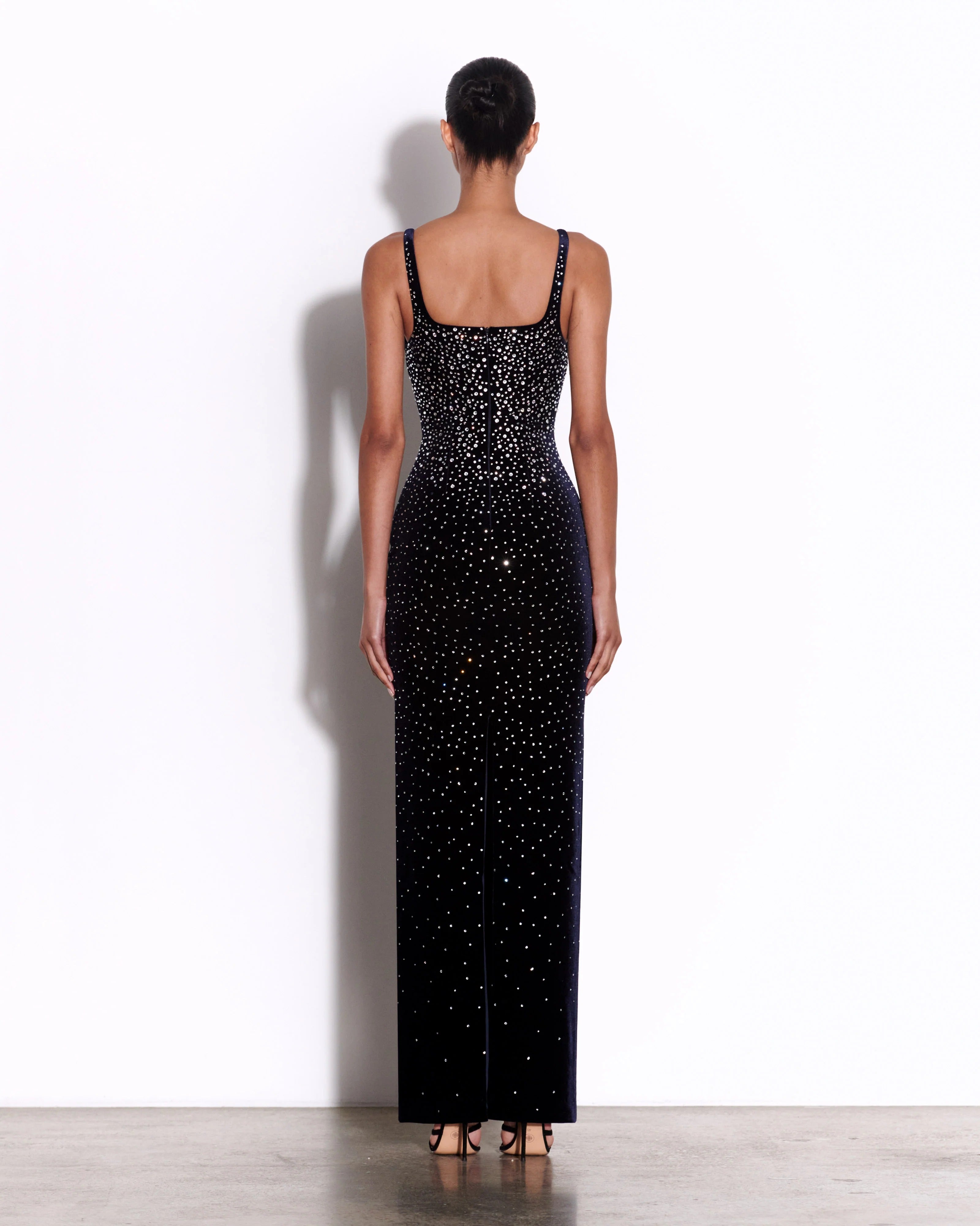 Alena Taş İşlemeli Kalp Yaka Maksi Elbise