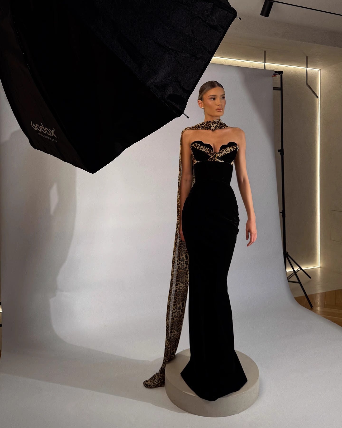 Lilith Leopar Detaylı Kadife Maksi Elbise