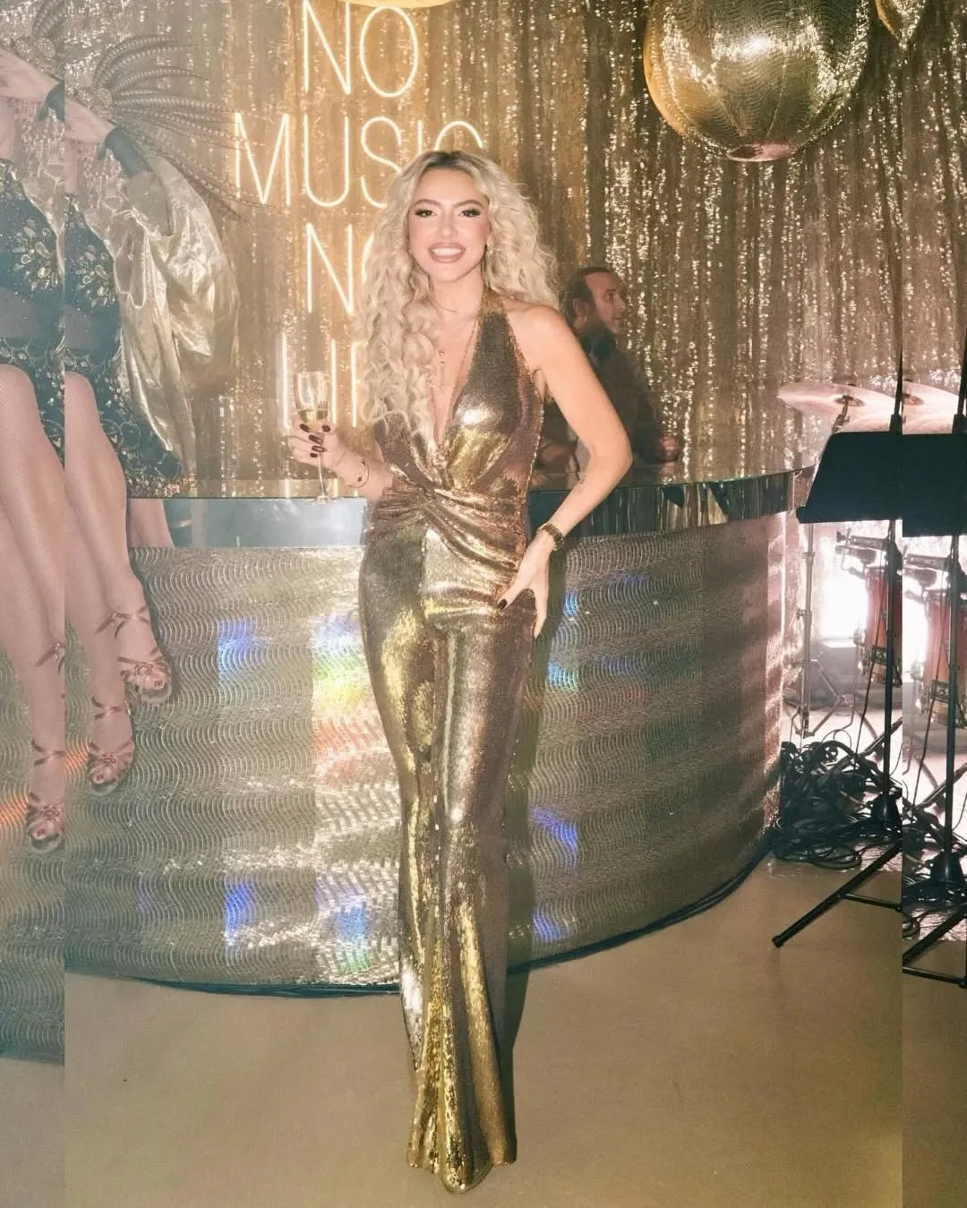 Kaislee Altın Payetli Sırtı Açık Tulum