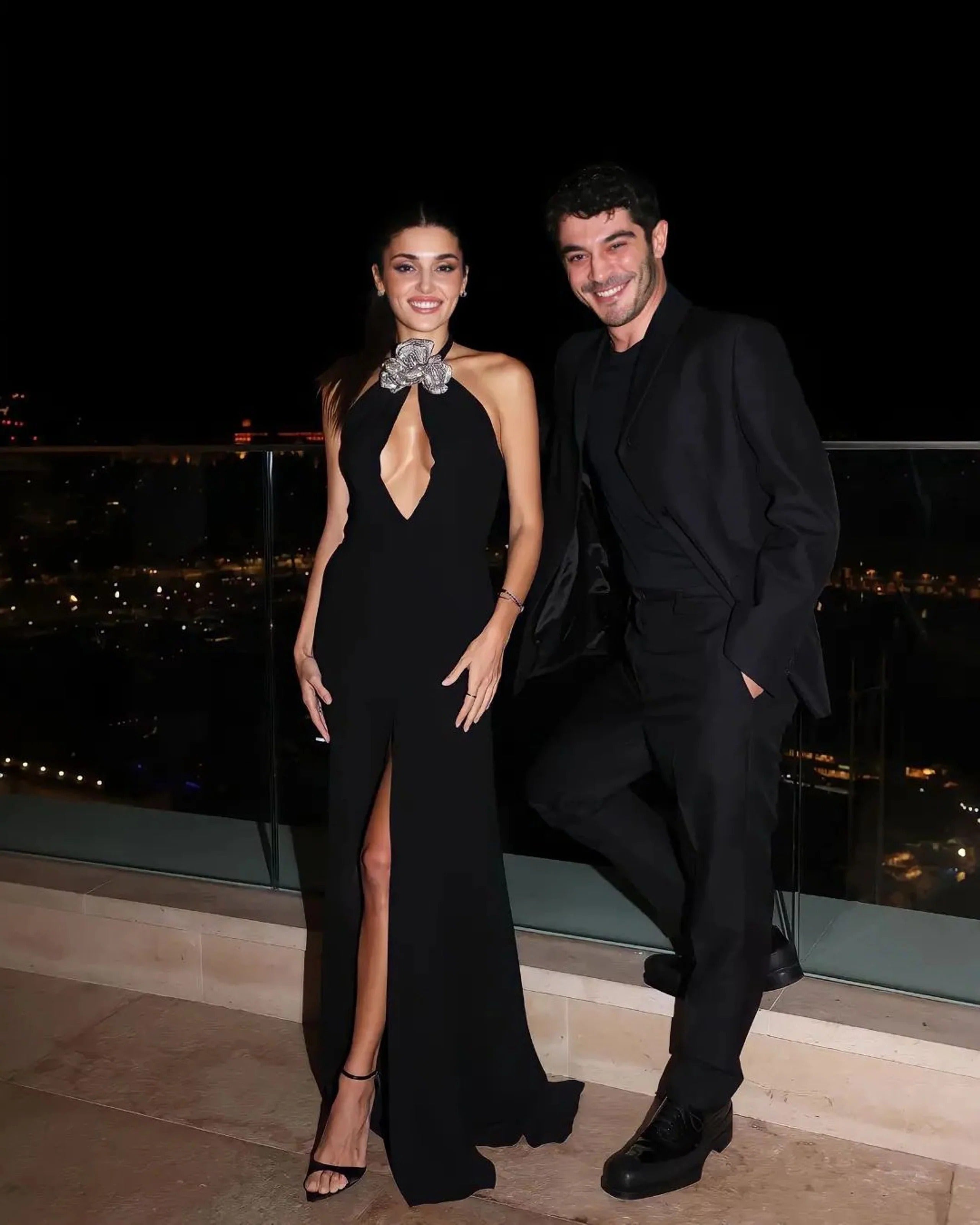 Aurianna Çiçek Detaylı Eldivenli Maxi Elbise