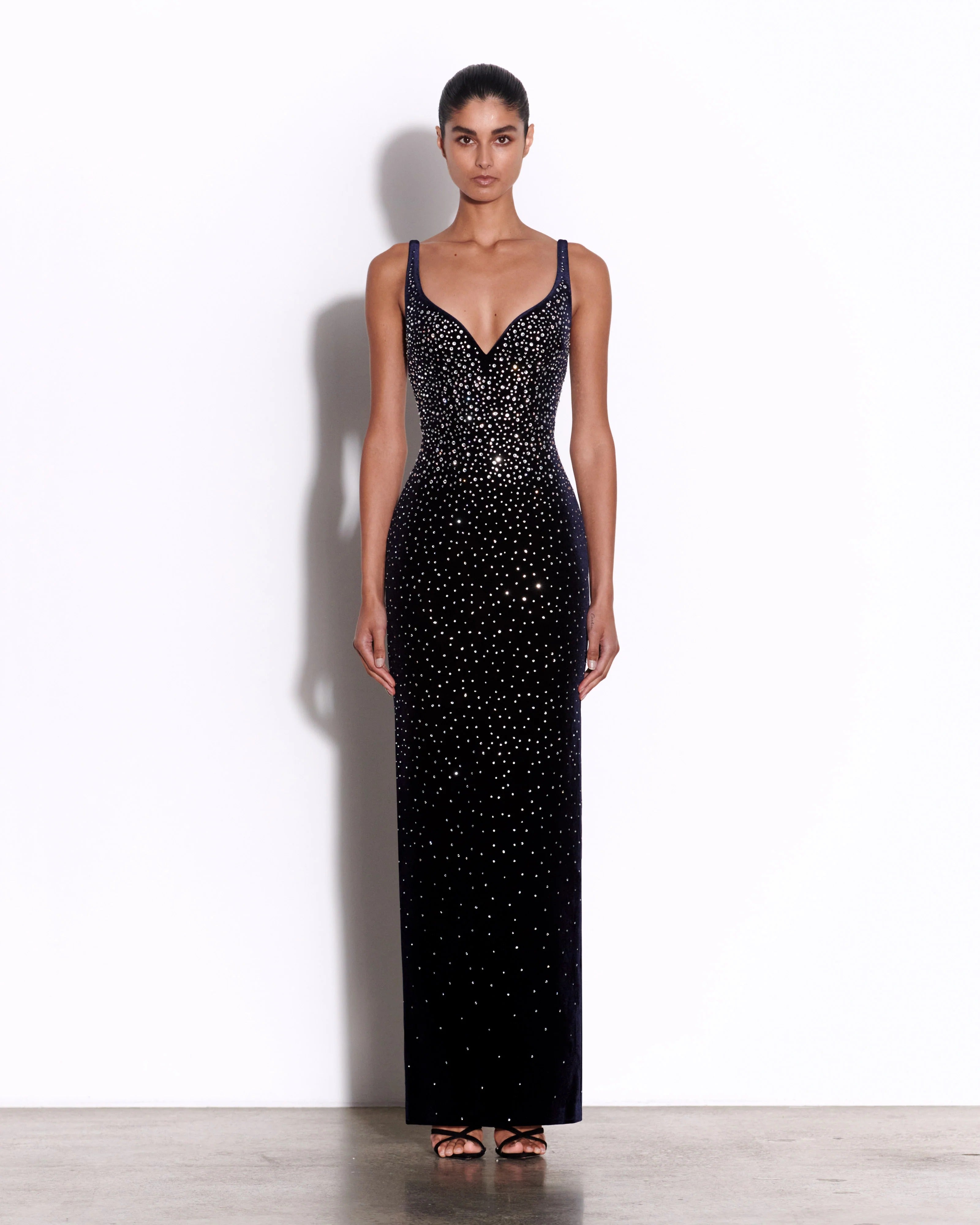 Alena Taş İşlemeli Kalp Yaka Maksi Elbise