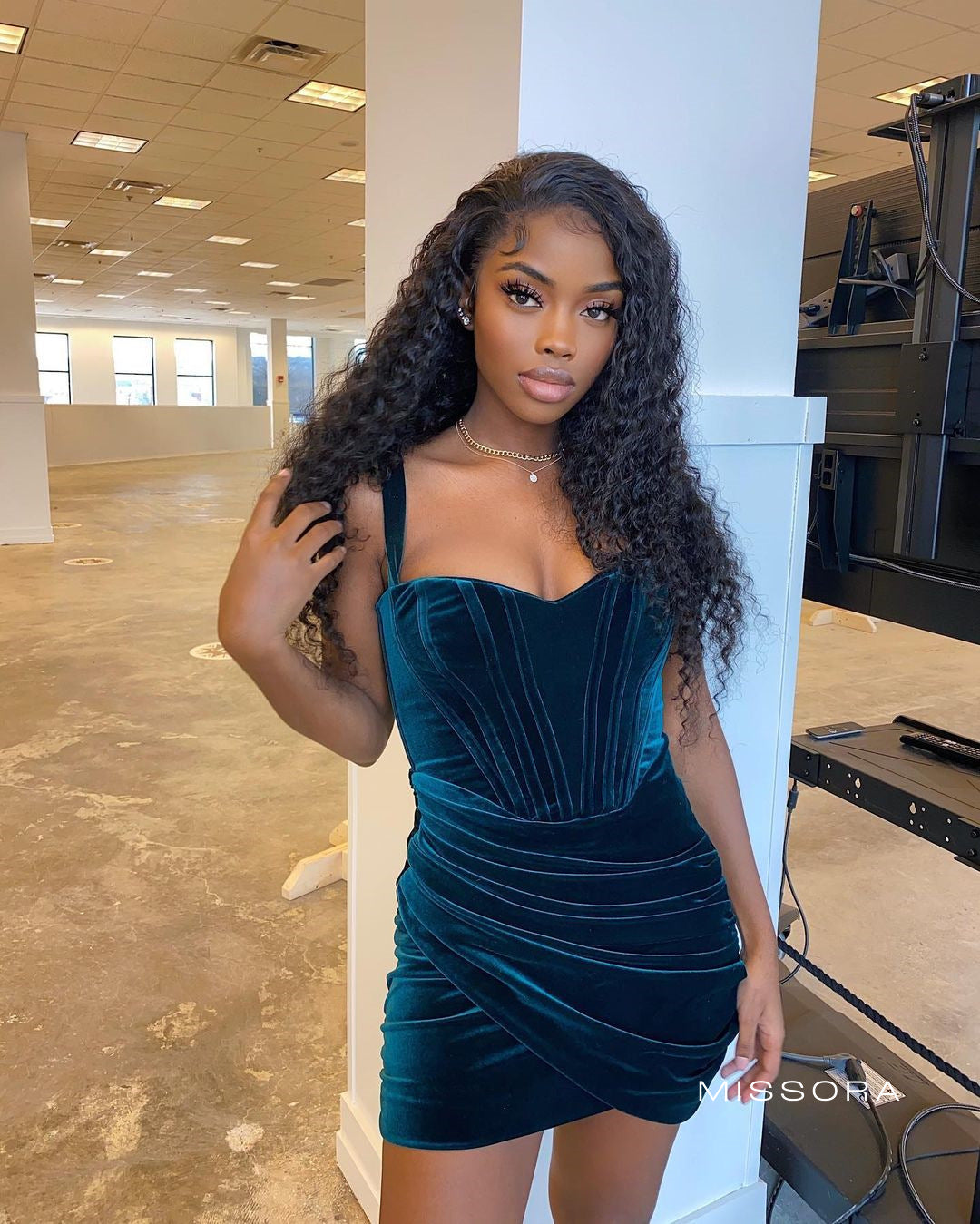 Amahia Velur Askılı Büzgülü Elbise [63E9880X]