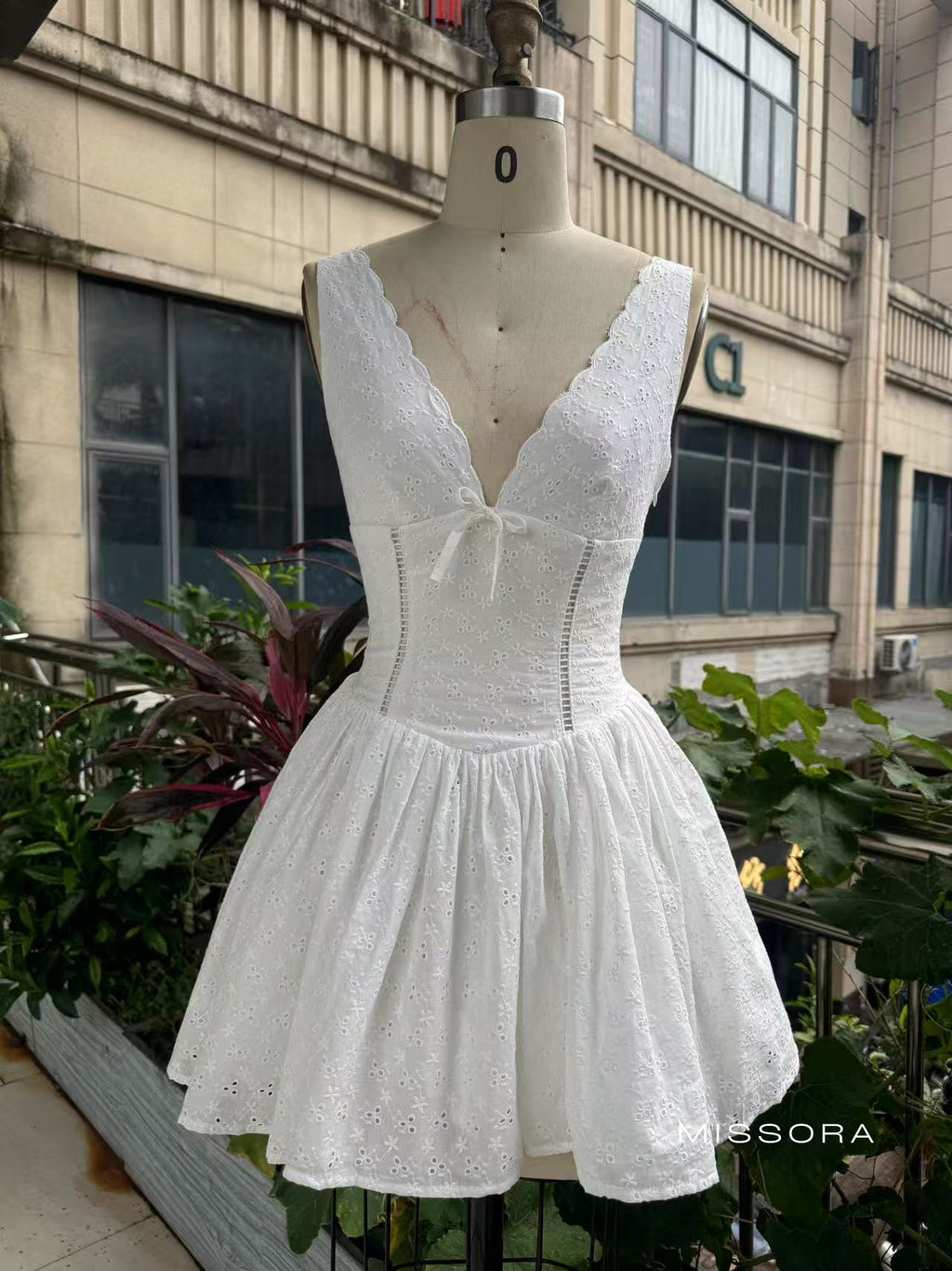 Kaileigh Dantel İşlemeli Mini Elbise [HQ6IERKN]