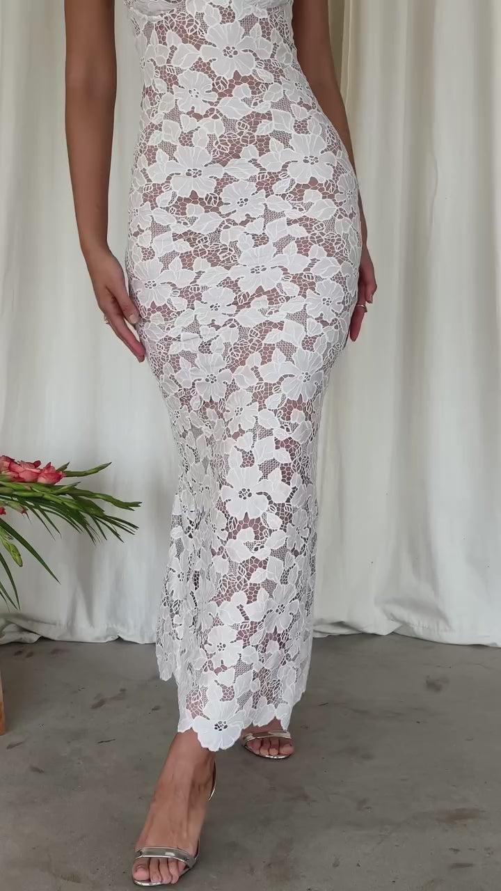 Julieta Sırt Dekolteli Dantel Uzun Elbise