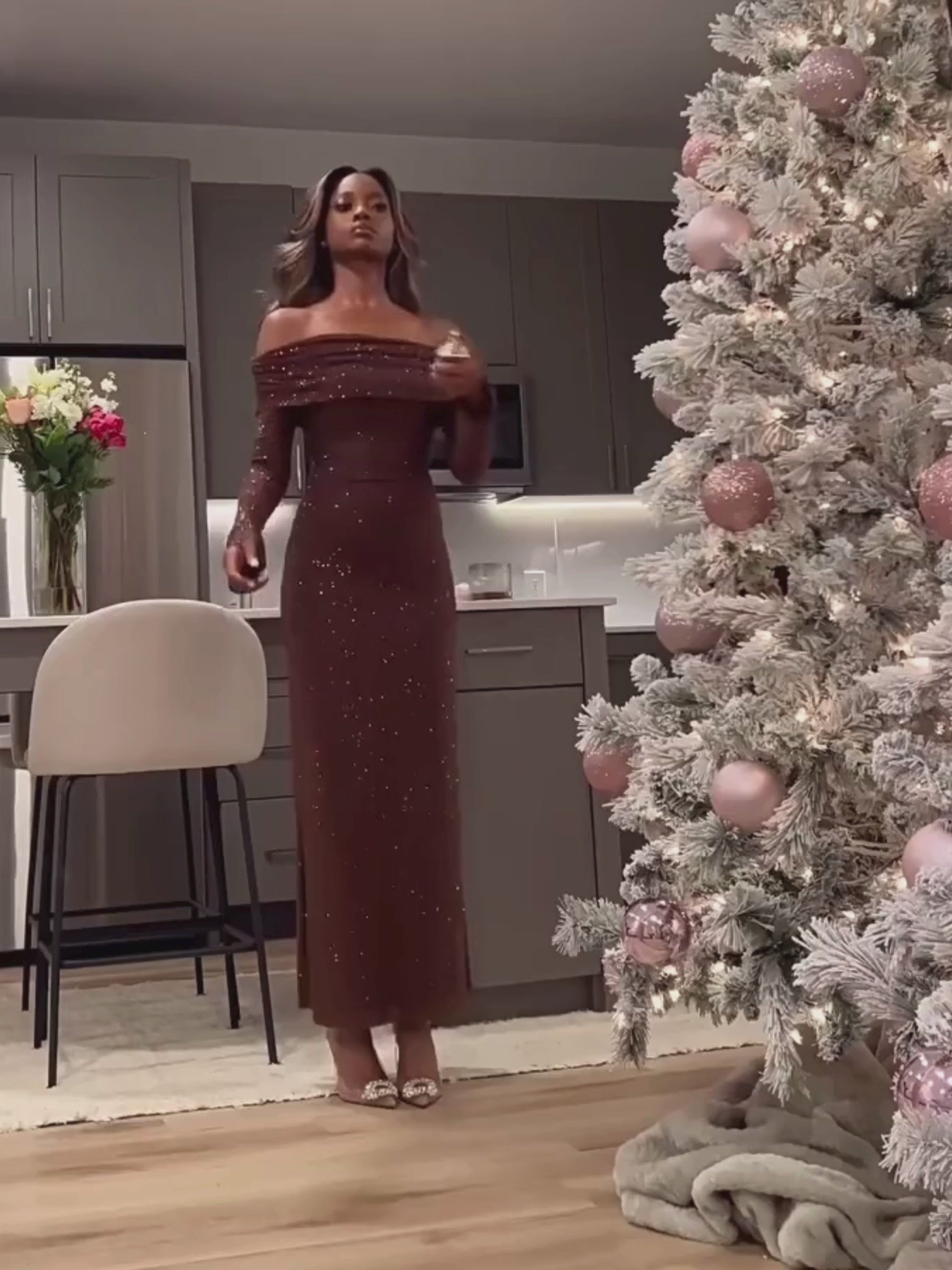 Yanely Işıltılı Düşük Omuz Maxi Elbise