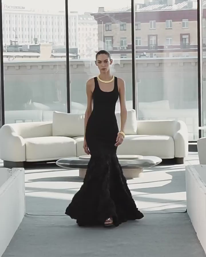 Davie Çiçek İşlemeli Balık Elbise